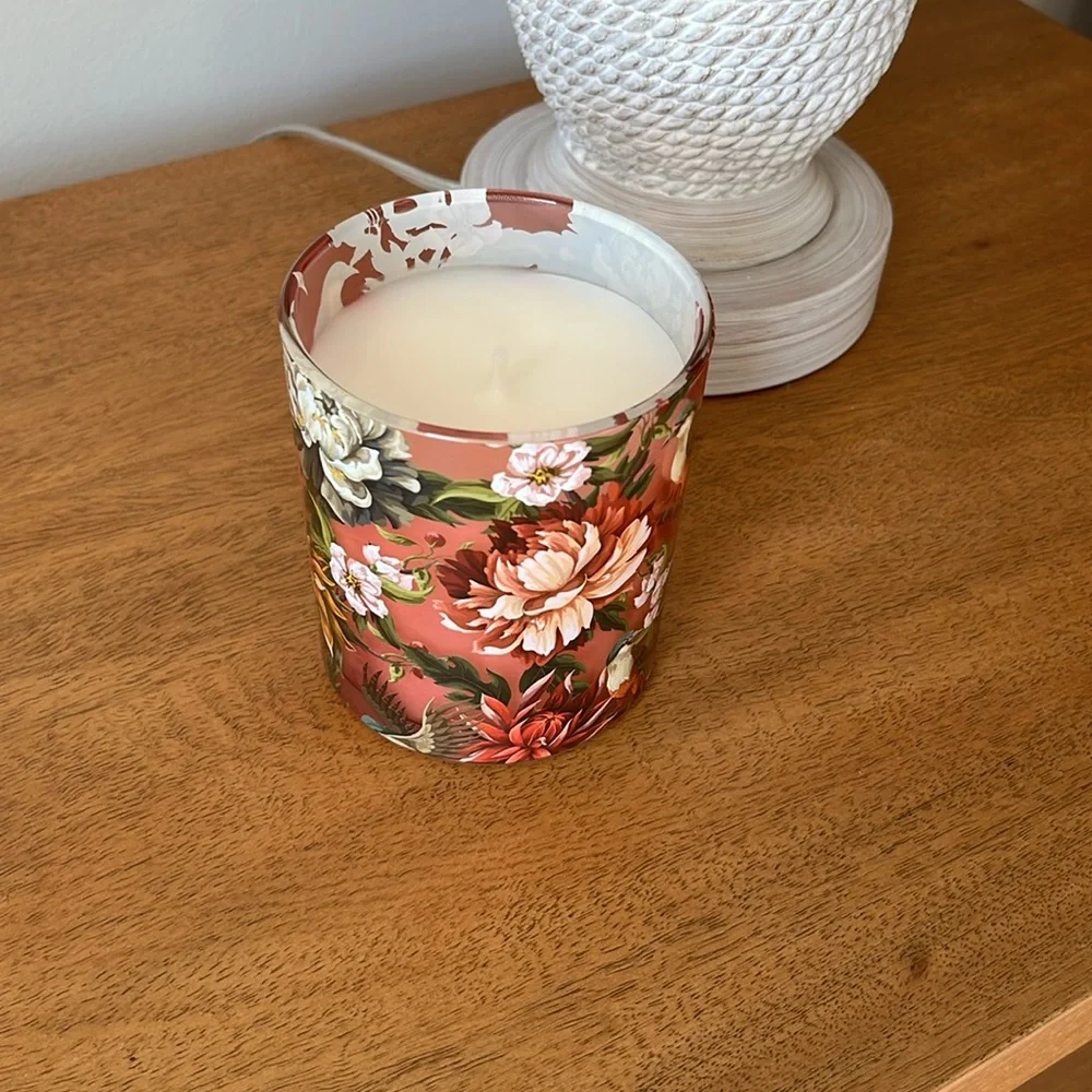 NWT 11oz Soy Candle SUNLIT MARIGOLD scent in Floral glass holder. - Picture 2 of 5